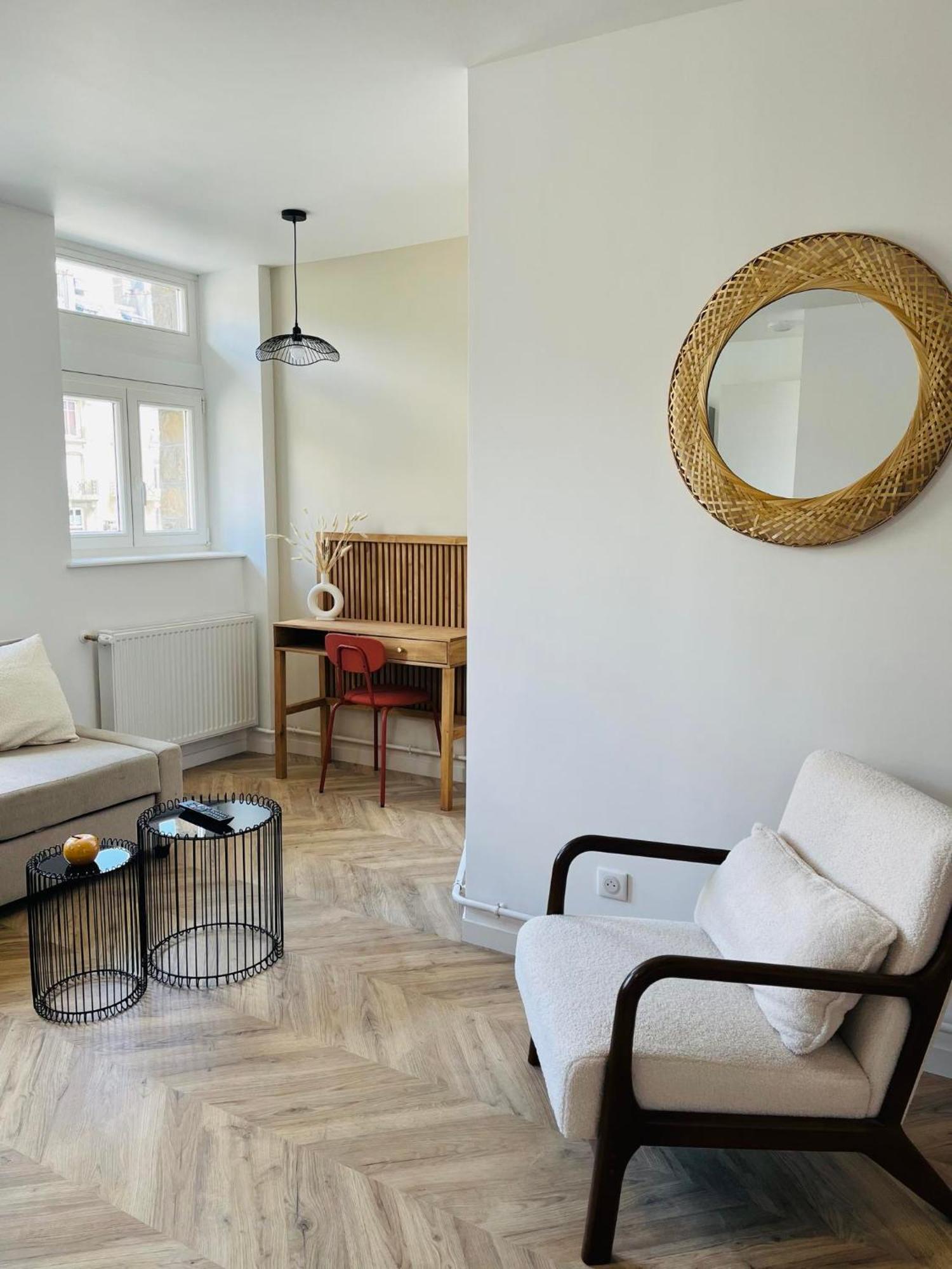 Appartement Cosy & Moderne 6 Personnes Centre Charleville-Mezieres - Ardennes エクステリア 写真