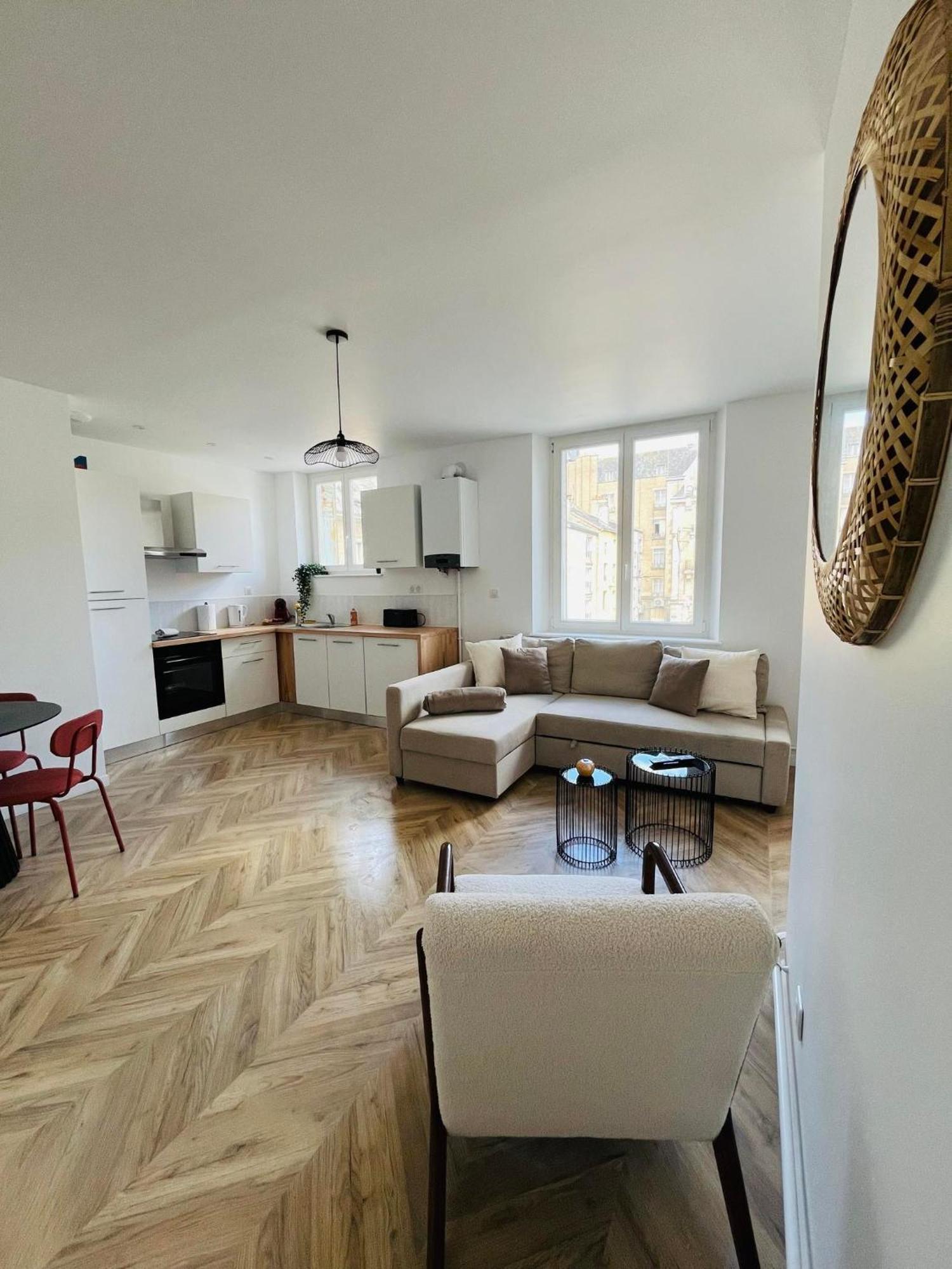 Appartement Cosy & Moderne 6 Personnes Centre Charleville-Mezieres - Ardennes エクステリア 写真