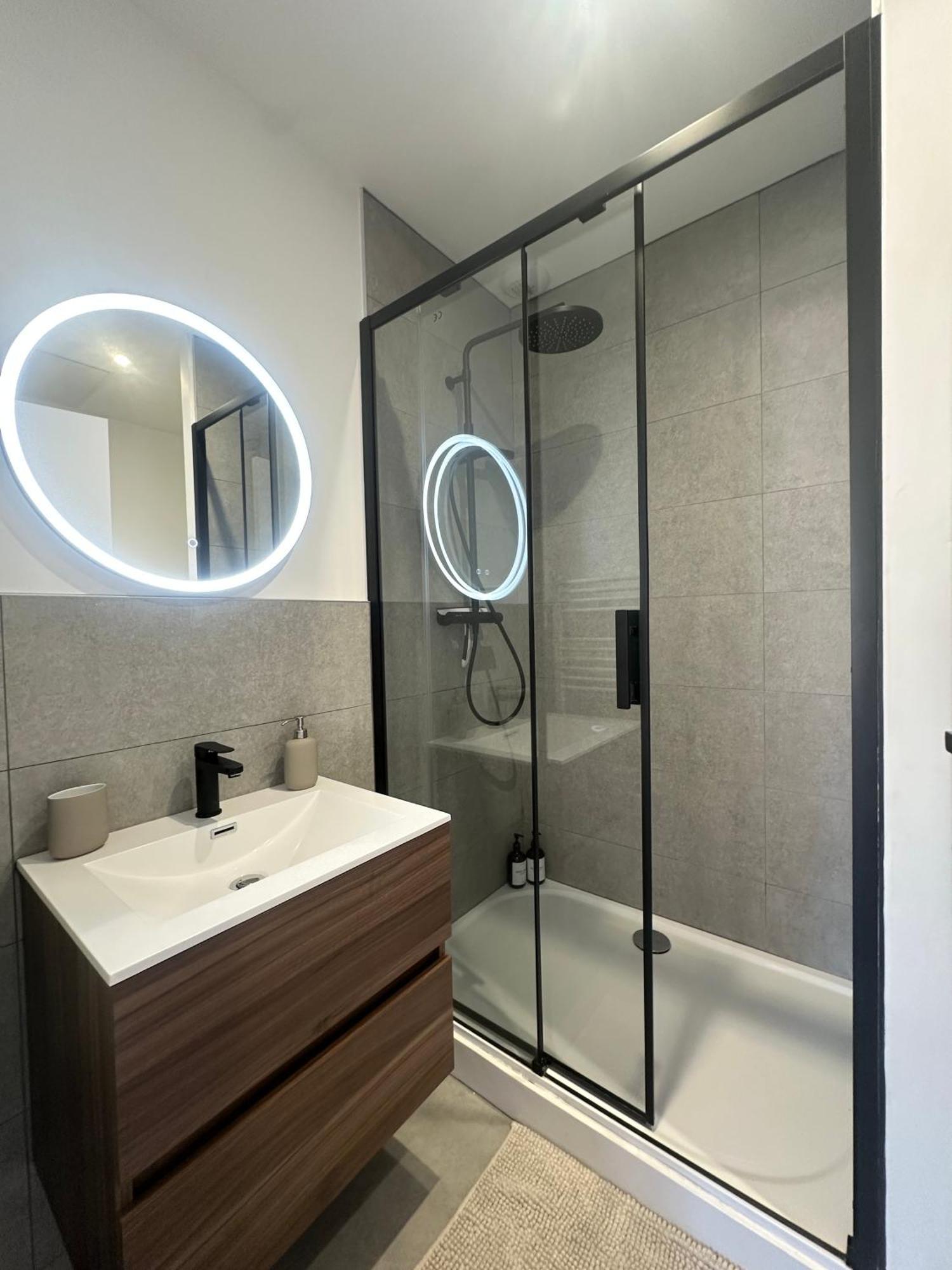Appartement Cosy & Moderne 6 Personnes Centre Charleville-Mezieres - Ardennes エクステリア 写真